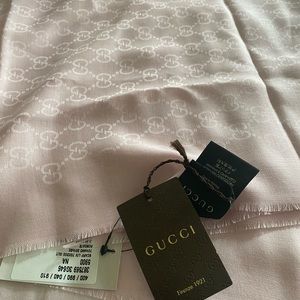 Gucci Wool/Silk monogram Roseate fringe scarf. New with tags.